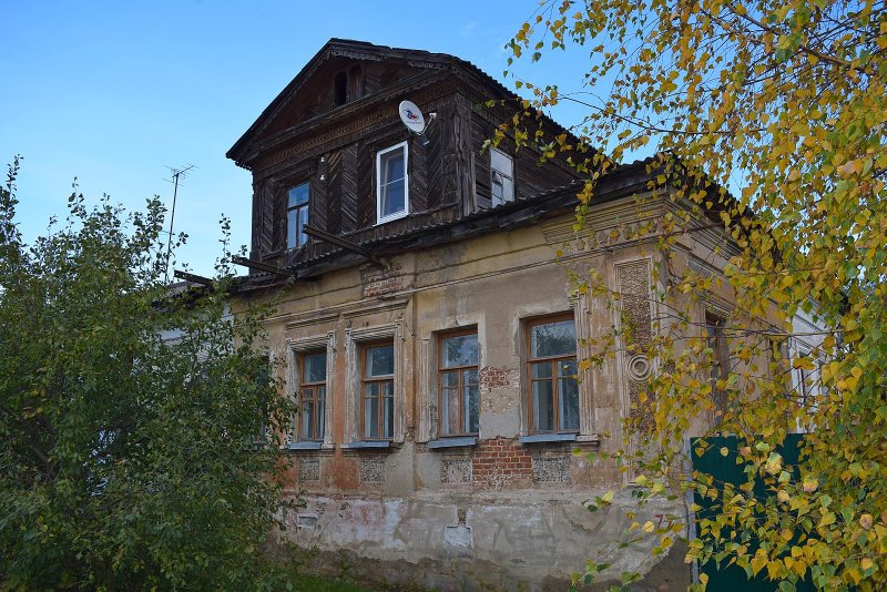 Старые дома с мезонином