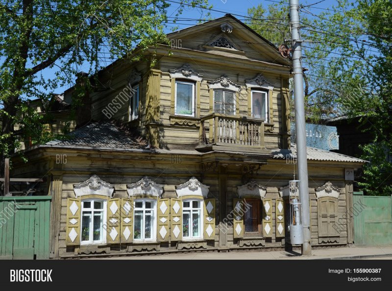 Деревянный дом с мезонином улица Островского