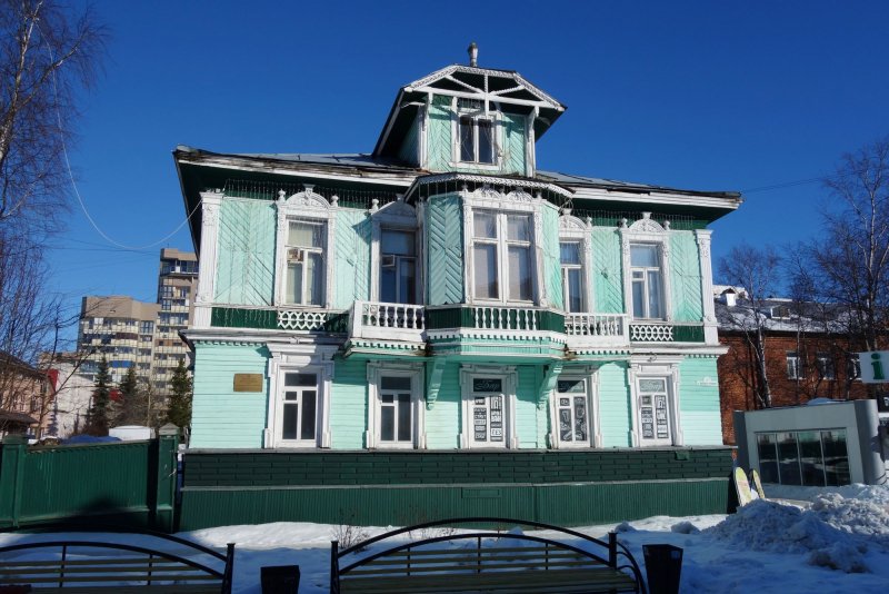 Лебедева "дом с мезонином"
