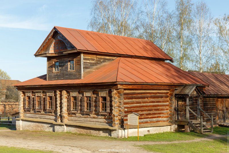Изба с мезонином