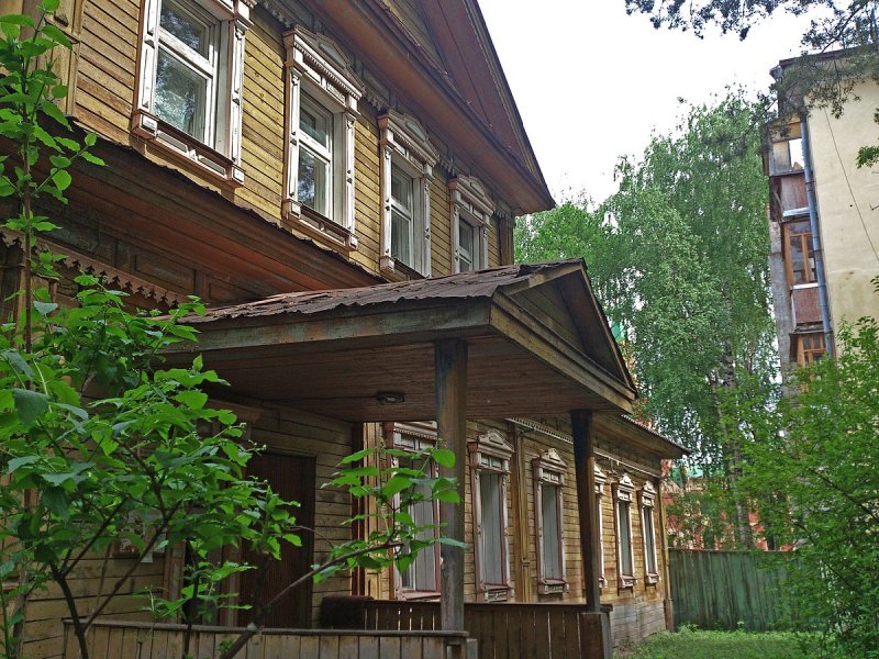 Здание на монастырской 8б