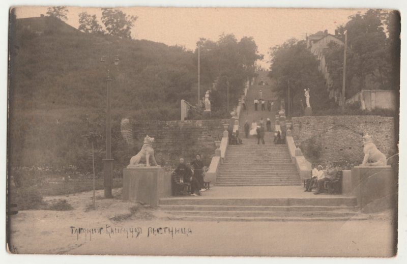 Каменная лестница в Таганроге зимой