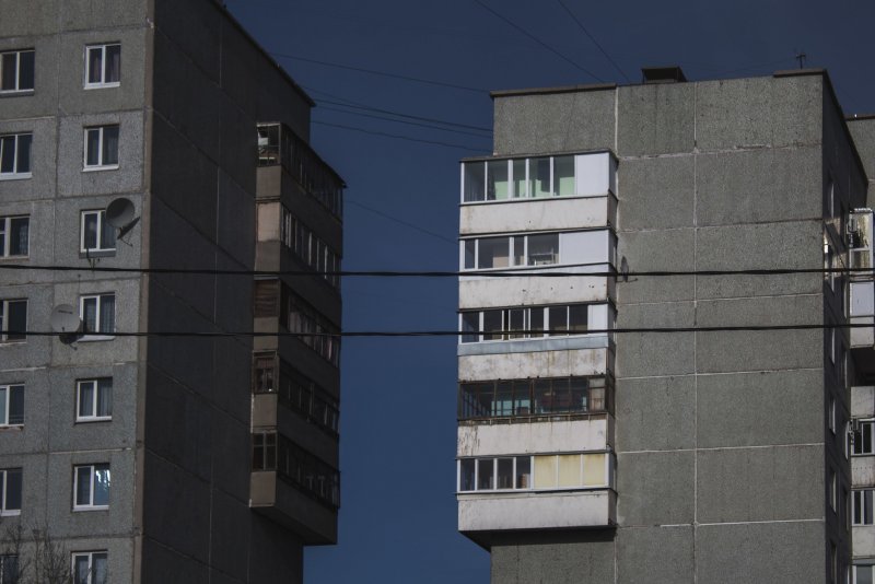 Раскрашенные многоэтажные дома
