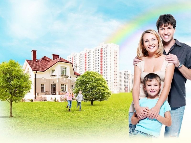 Счастливая семья в новострое