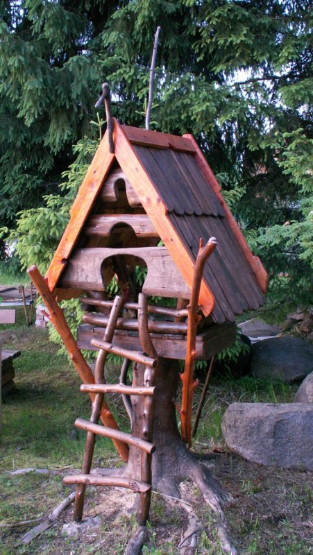 Красивая кормушка для белки