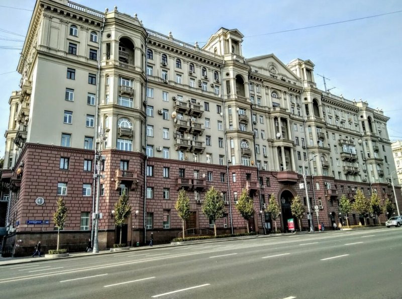 Дом МГБ Земляной вал 46