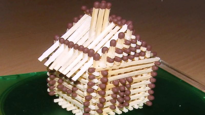 Макет домика из спичек