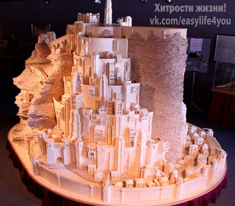 Дом из палок дерева