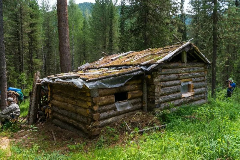 Охотничьи зимовья и избушки в тайге