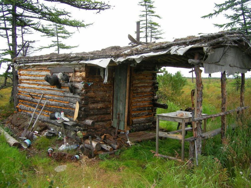 Охотничья изба землянка