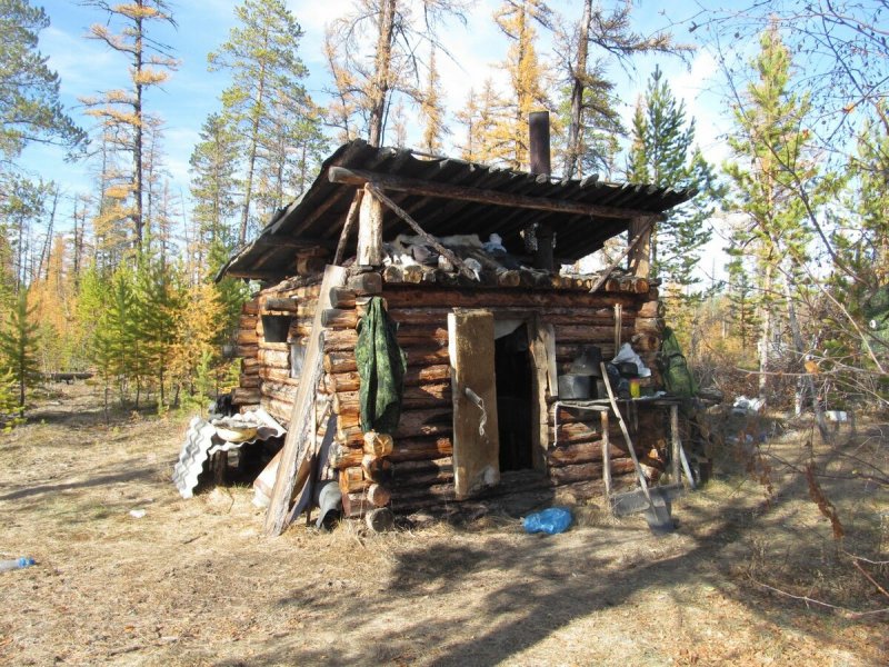 Якутская охотничья избушка