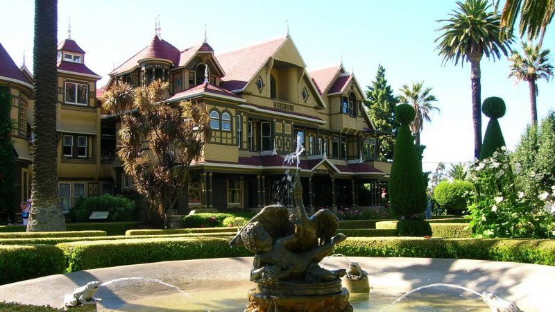 Winchester Mystery House внутри