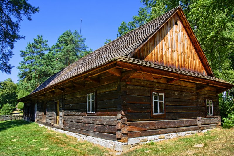 Старинный деревянный дом