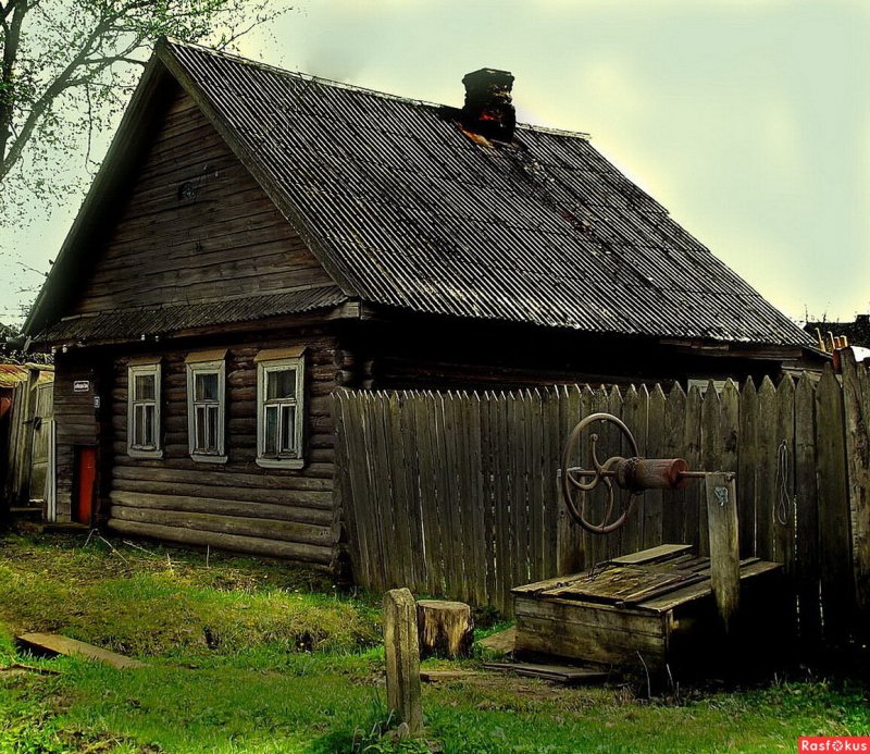 Старинные дома в деревне