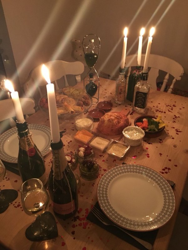 Домашний ужин при свечах