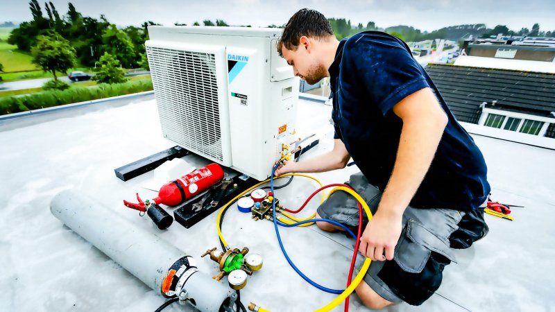 Cleaning the Outdoor Unit of the Air Conditioner