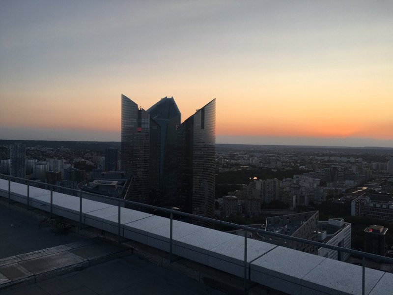 Крыша небоскреба без людей