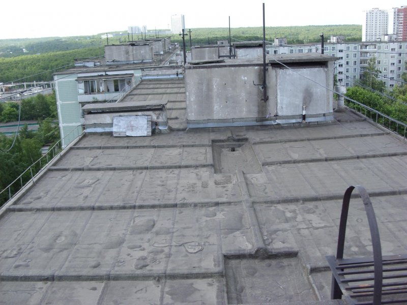 Плоские крыши многоэтажных домов