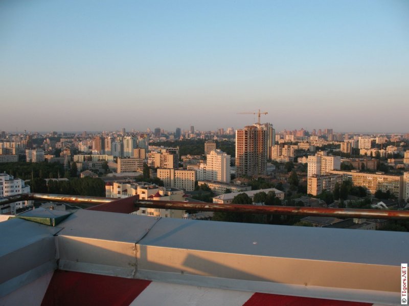 Крыша многоэтажного дома вид