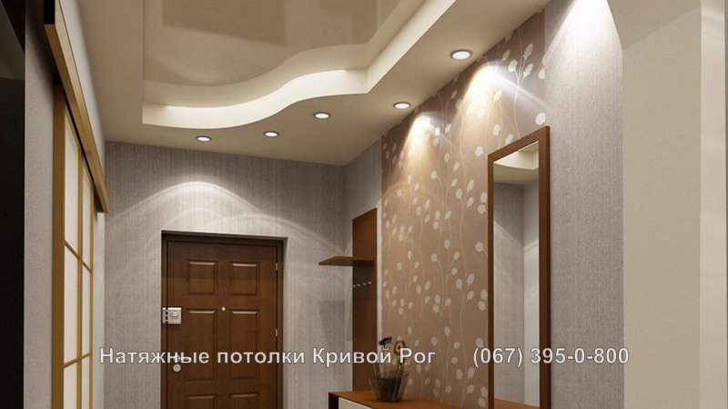 Глянцевые натяжные потолки в узком коридоре