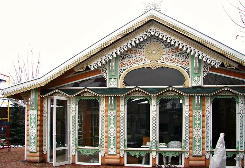 Резные наличники и ставни