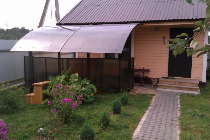 Веранда изподикарбоната