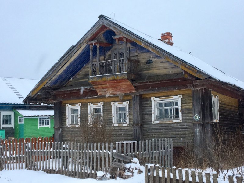 Старая деревенская изба