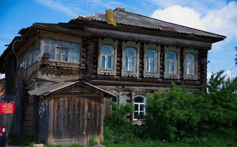 Старинный деревянный дом