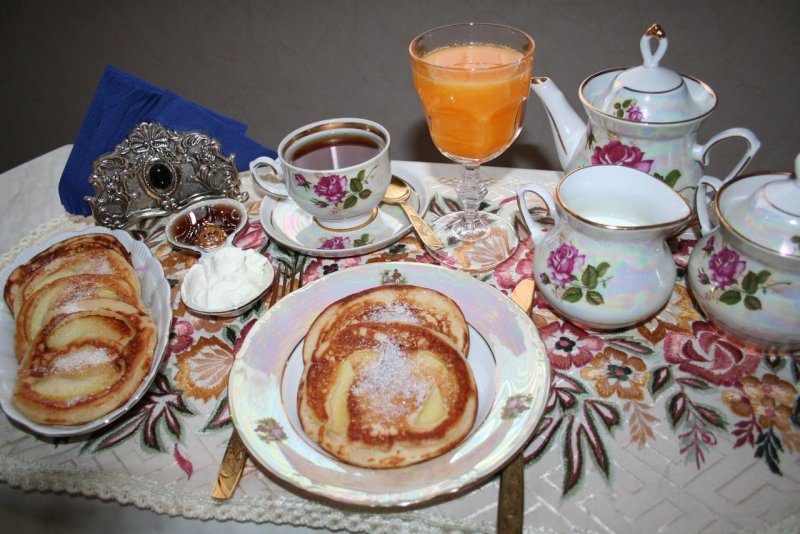 Чашка чая на столе