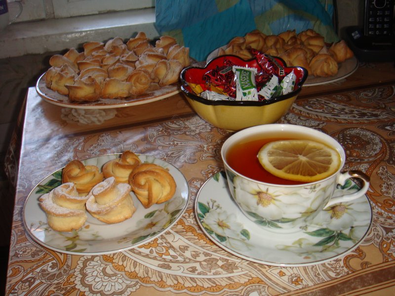 Домашний стол с пирогами
