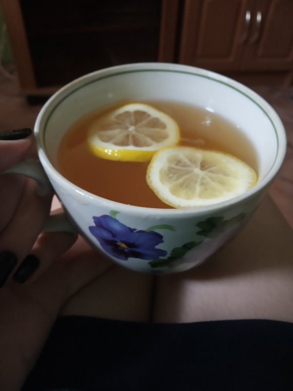 Кружка чая с лимоном