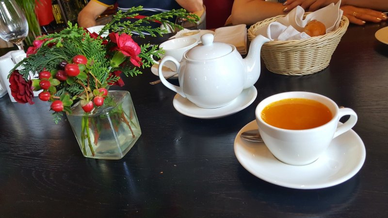 Чай в кружке дома