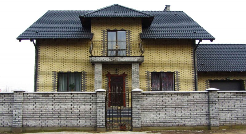 Серая кровля .жёлтый кирпич
