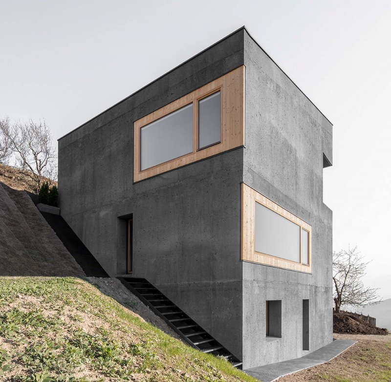 Barn House на склоне