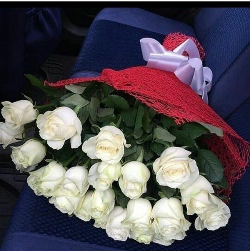Букет роз на кровати