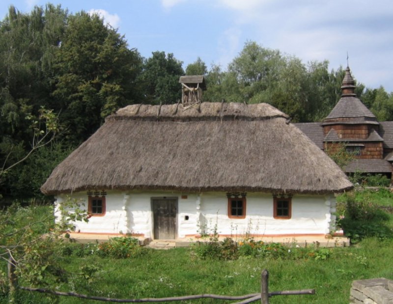 Музей народной архитектуры и быта Украины осенью