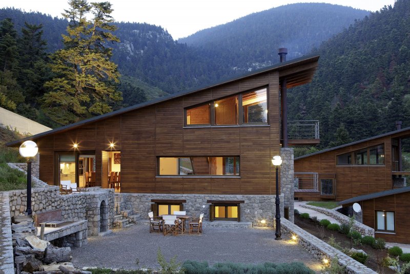Дома на горе Парнас в Греции от Roula Kotsilati Architecture