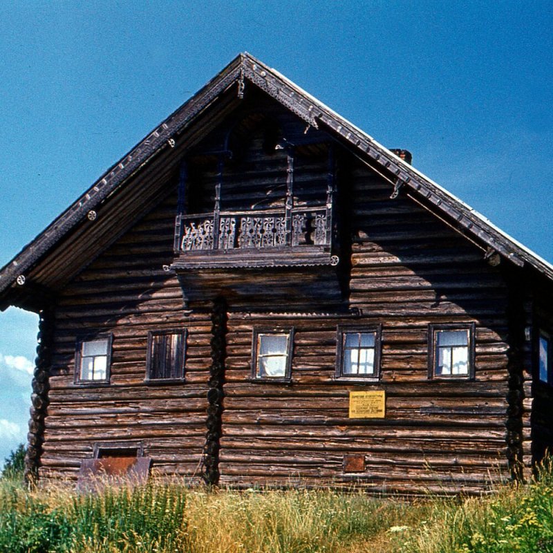 Деревенская изба пятистенка