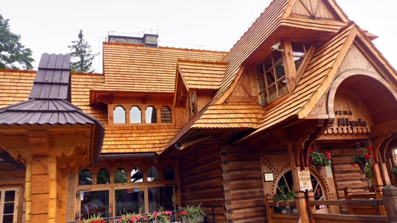 Декоративная кровля из дерева