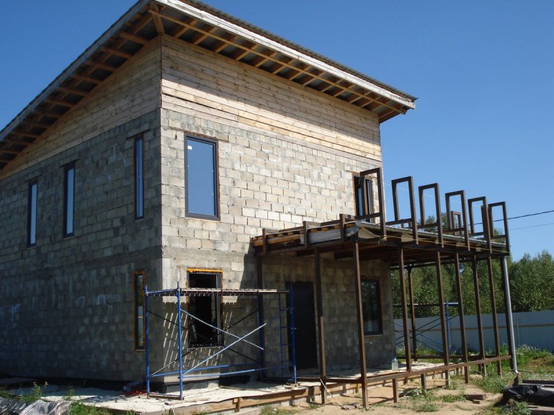 Кирпичный дом с односкатной крышей