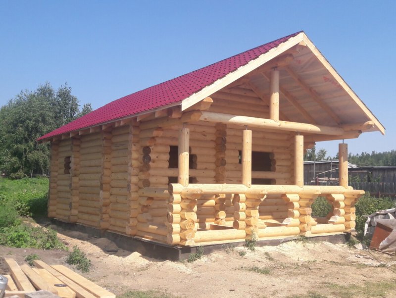 Баня 6х6 с террасой из бревна