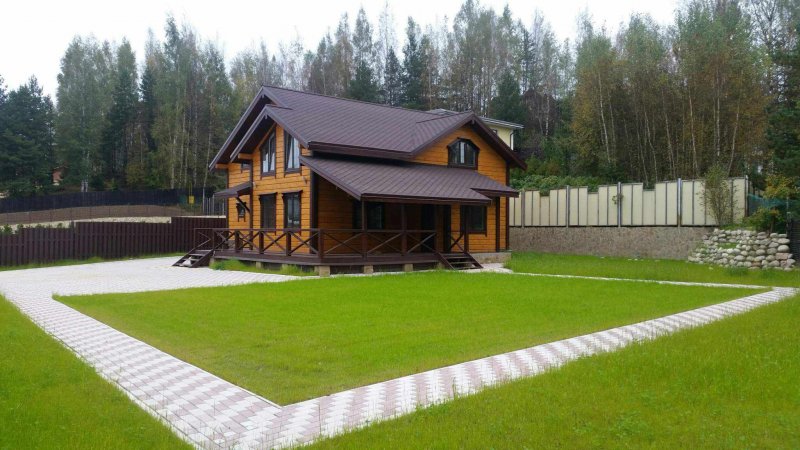 Загородный дом с участком