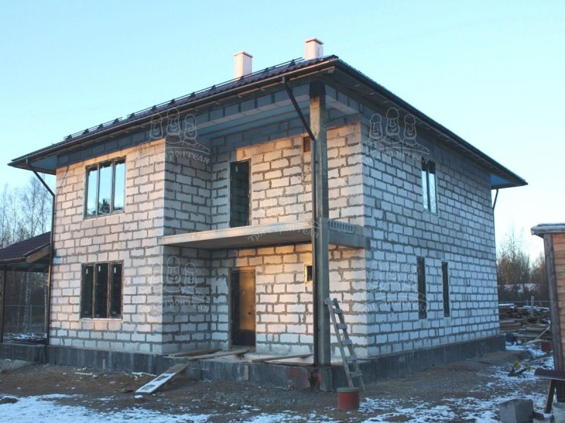 Дом из газосиликатных блоков 8 на 9 с балконом