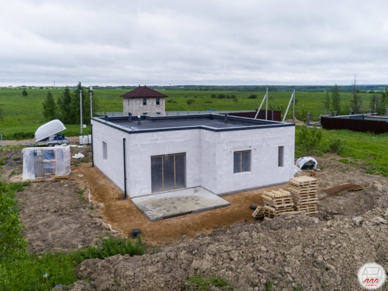 Дом из газобетонных блоков с плоской крышей