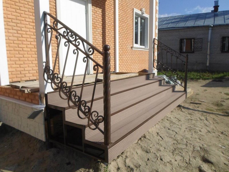 Крылечко из металла