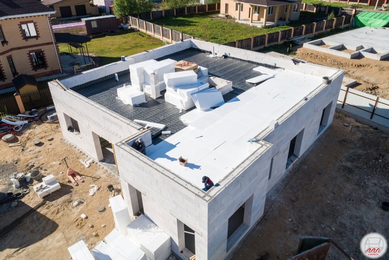 Дом из газобетона с плоской крышей