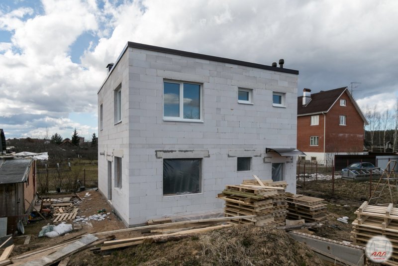 Дом из газобетона с плоской крышей