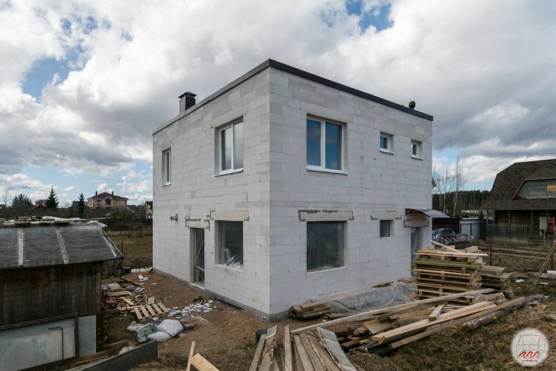 Дом с плоской кровлей из газобетона