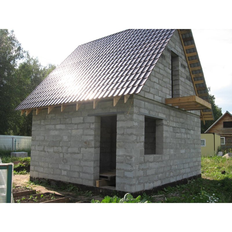 Дом баня с ломаной крышей