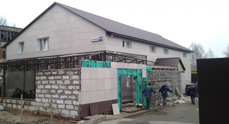 Пристрой из блоков к кирпичному дому
